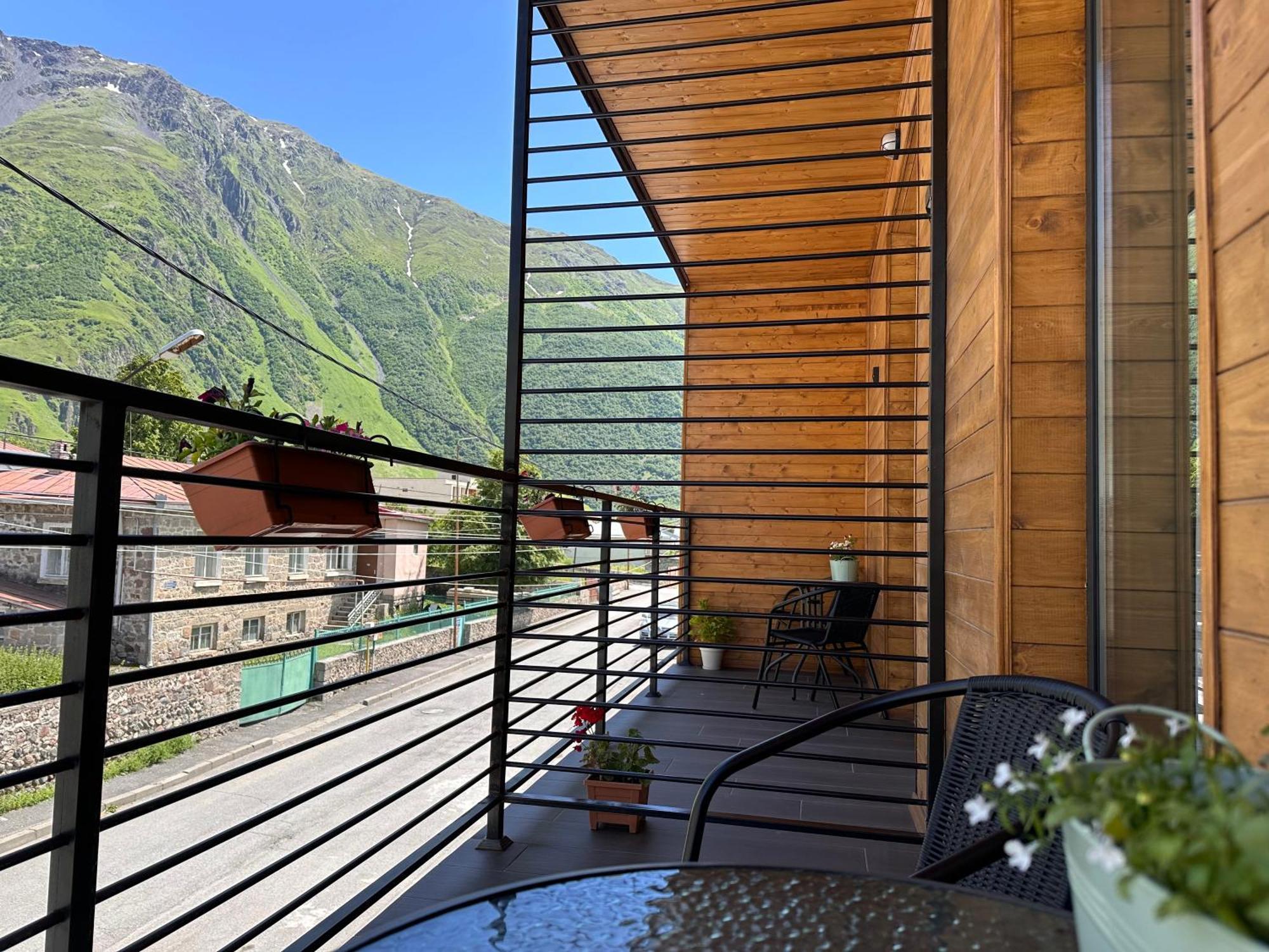 Hotel Mountime Kazbegi Ngoại thất bức ảnh