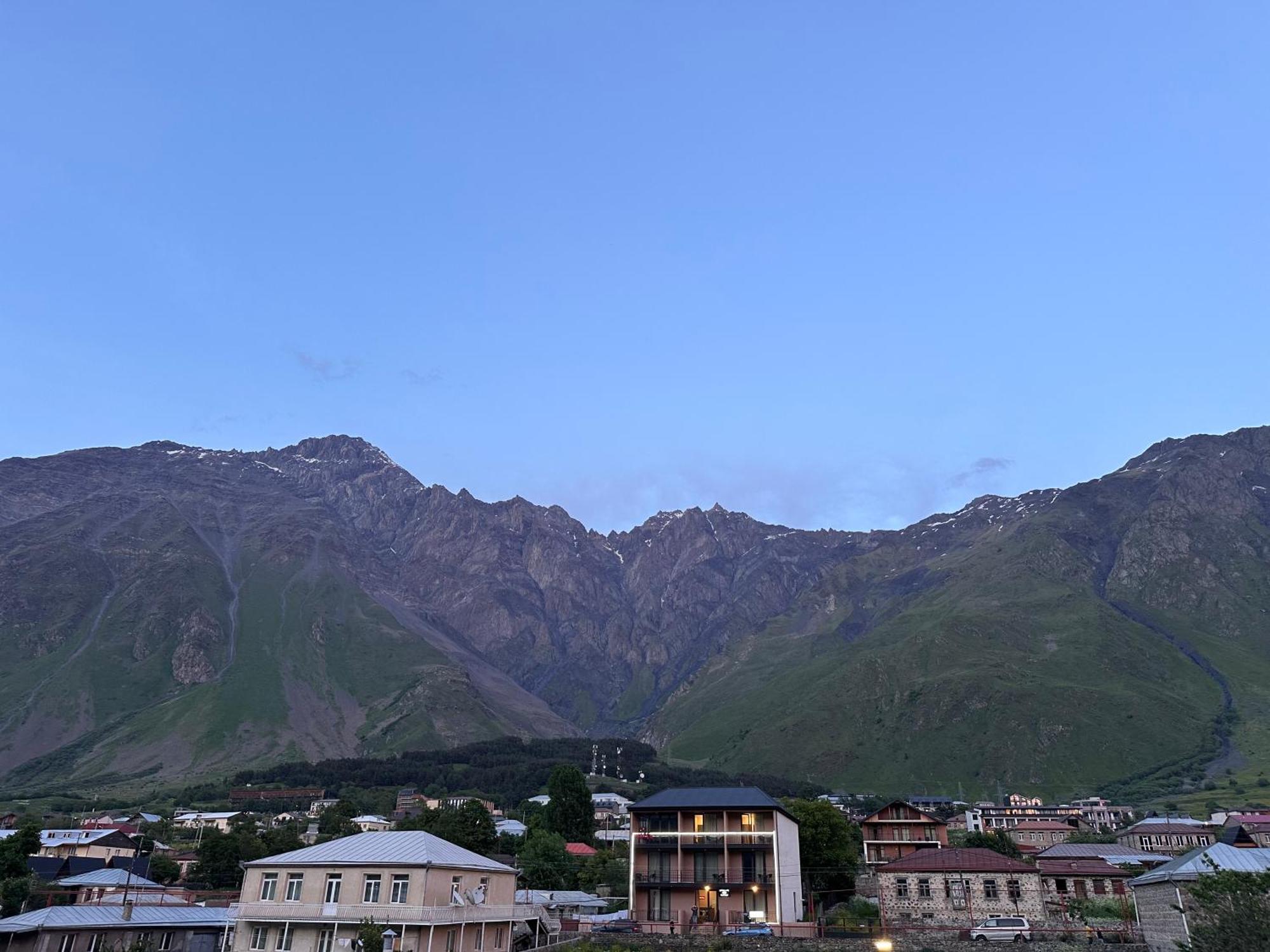 Hotel Mountime Kazbegi Ngoại thất bức ảnh