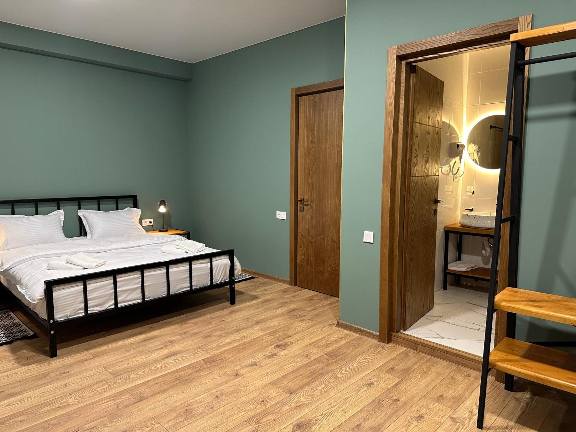 Hotel Mountime Kazbegi Ngoại thất bức ảnh
