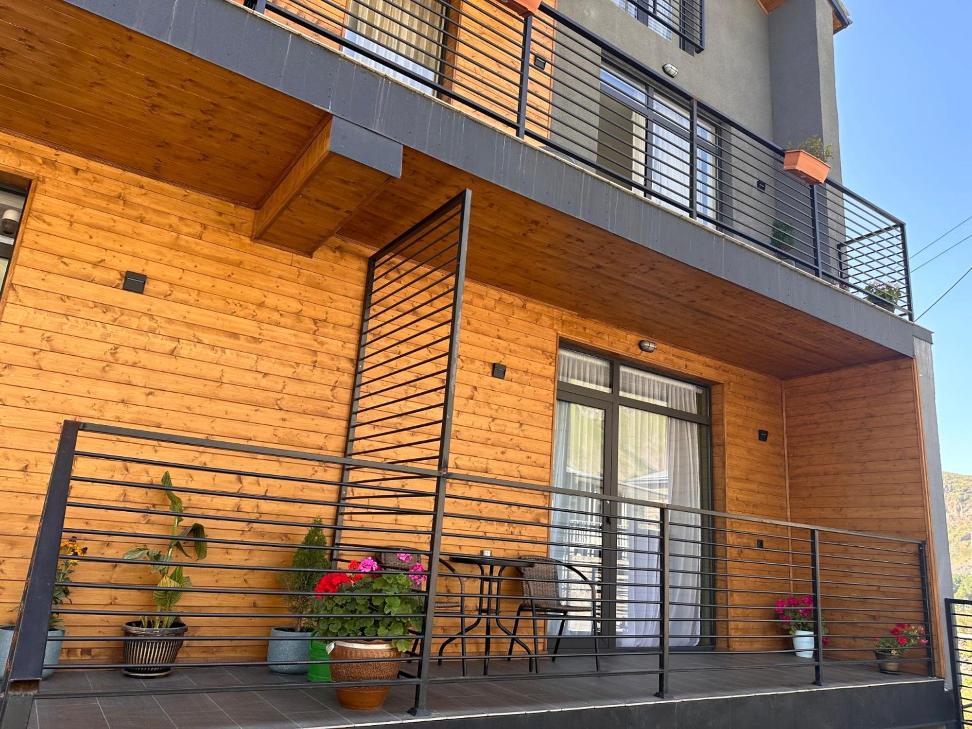 Hotel Mountime Kazbegi Ngoại thất bức ảnh
