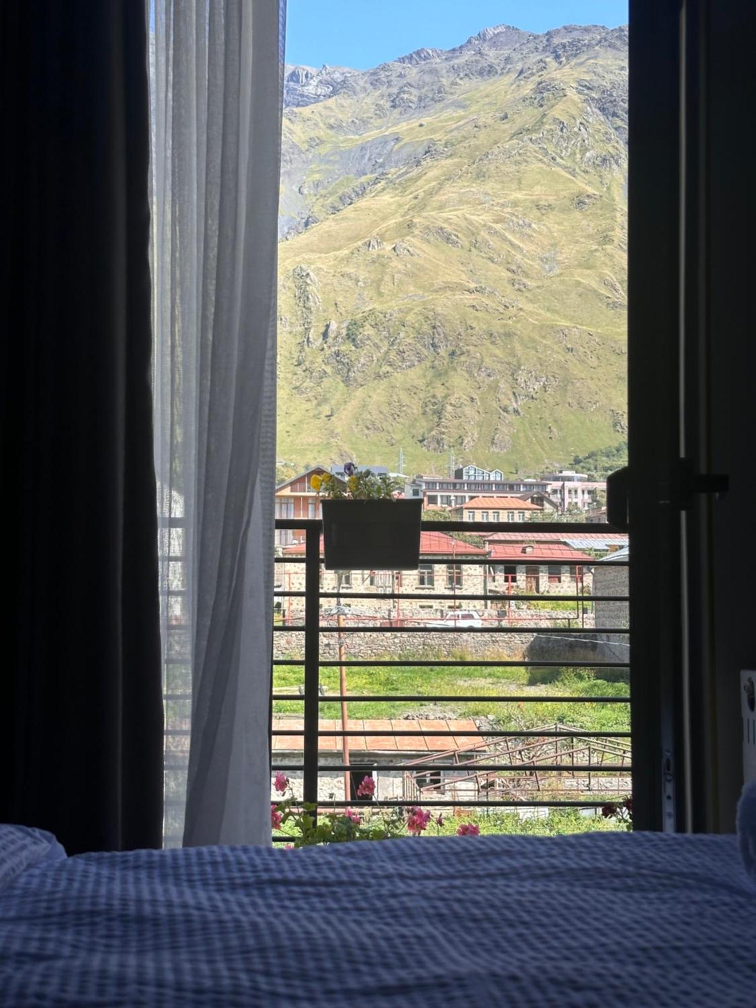 Hotel Mountime Kazbegi Ngoại thất bức ảnh