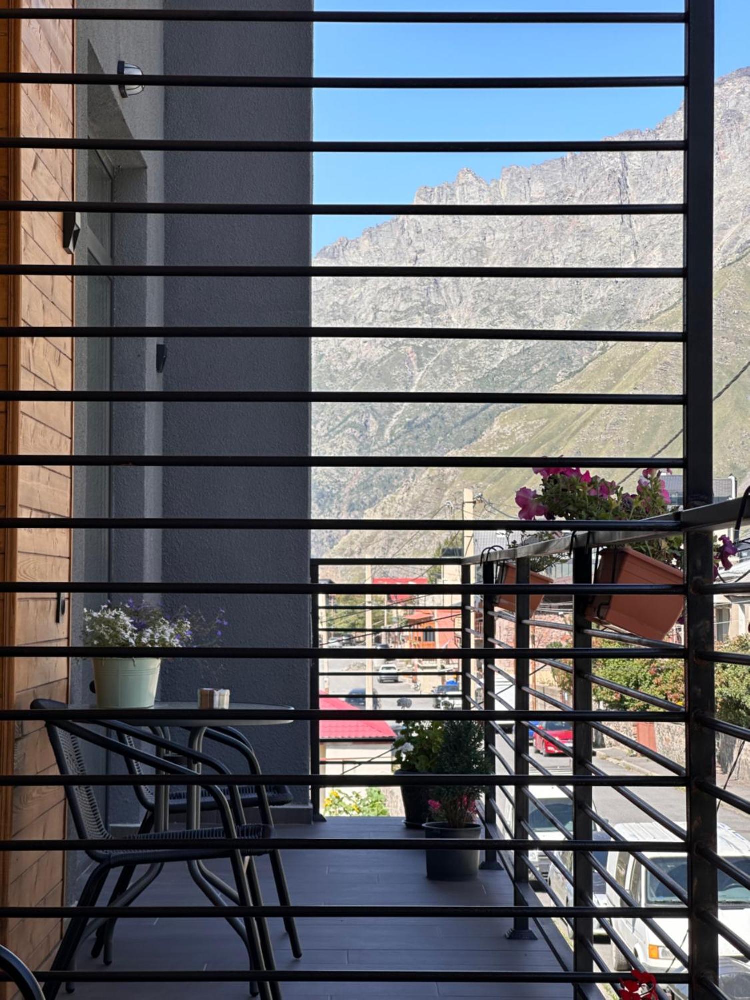 Hotel Mountime Kazbegi Ngoại thất bức ảnh
