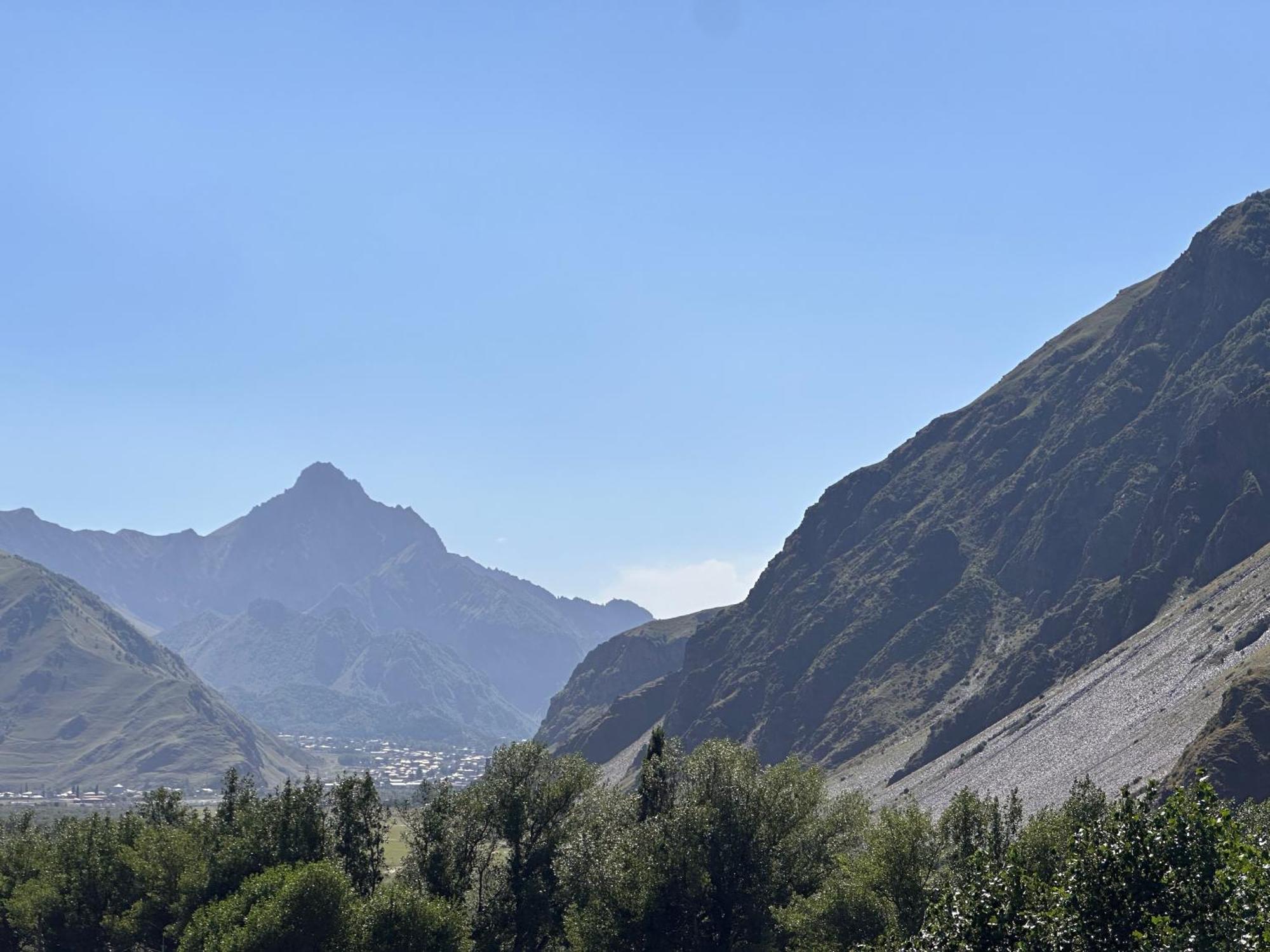 Hotel Mountime Kazbegi Ngoại thất bức ảnh