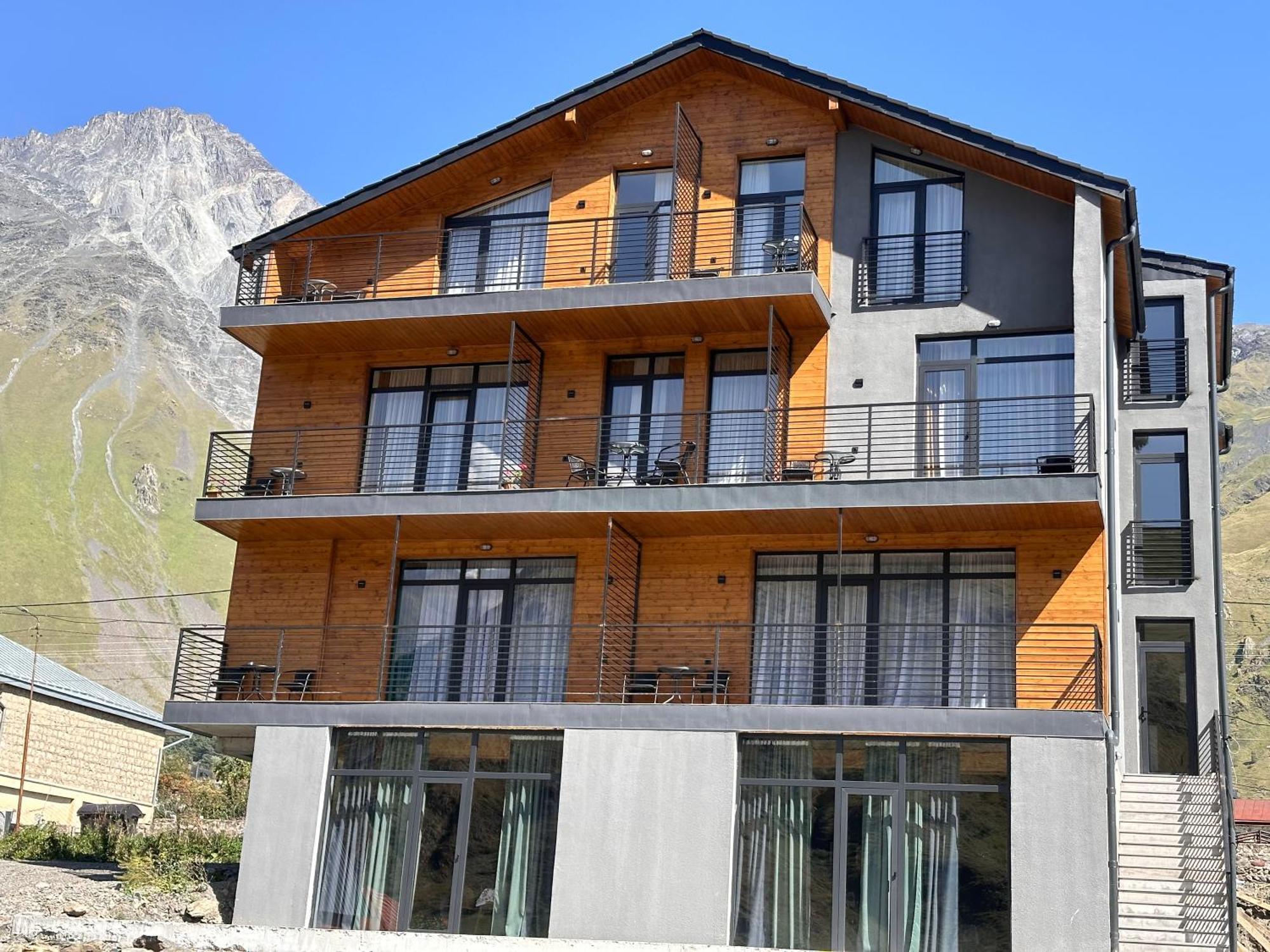 Hotel Mountime Kazbegi Ngoại thất bức ảnh