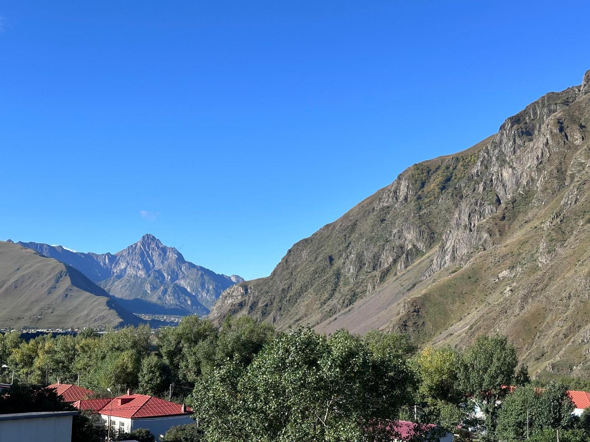 Hotel Mountime Kazbegi Ngoại thất bức ảnh
